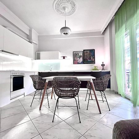 Central 7 - Stylish Apartment コモティニ エクステリア 写真