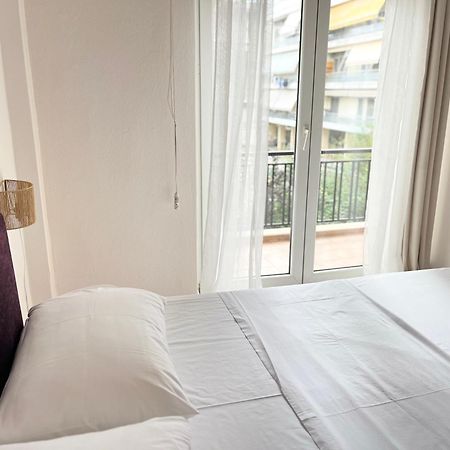 Central 7 - Stylish Apartment コモティニ エクステリア 写真