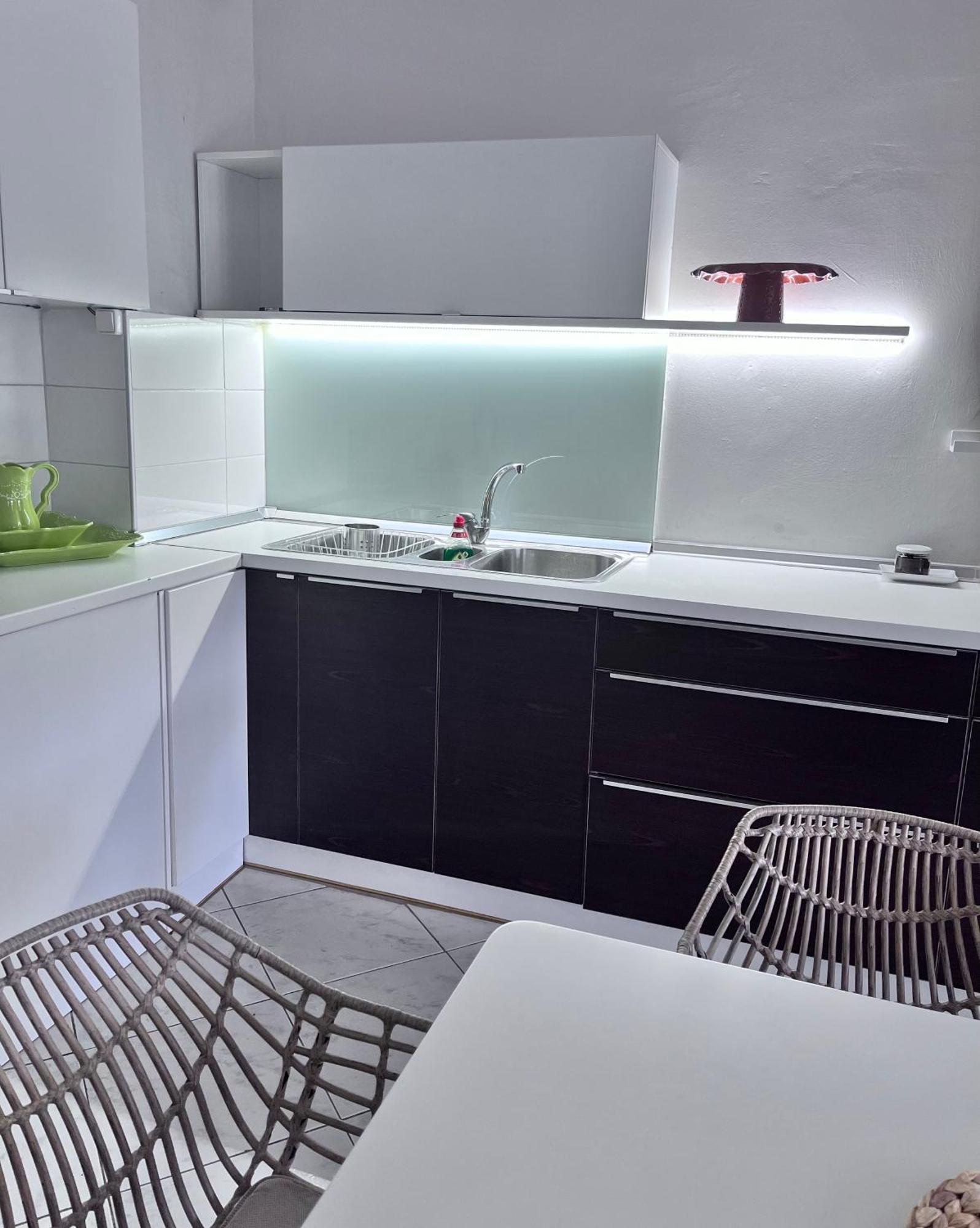 Central 7 - Stylish Apartment コモティニ エクステリア 写真